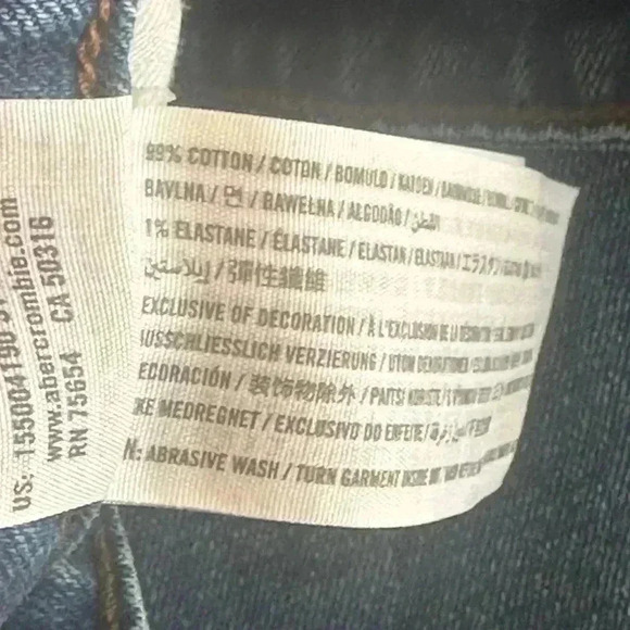 💙A&F | Zoe Natural Rise Ankle Straight Jeans with Light Distressing & Raw Hems - Picture 5 of 8